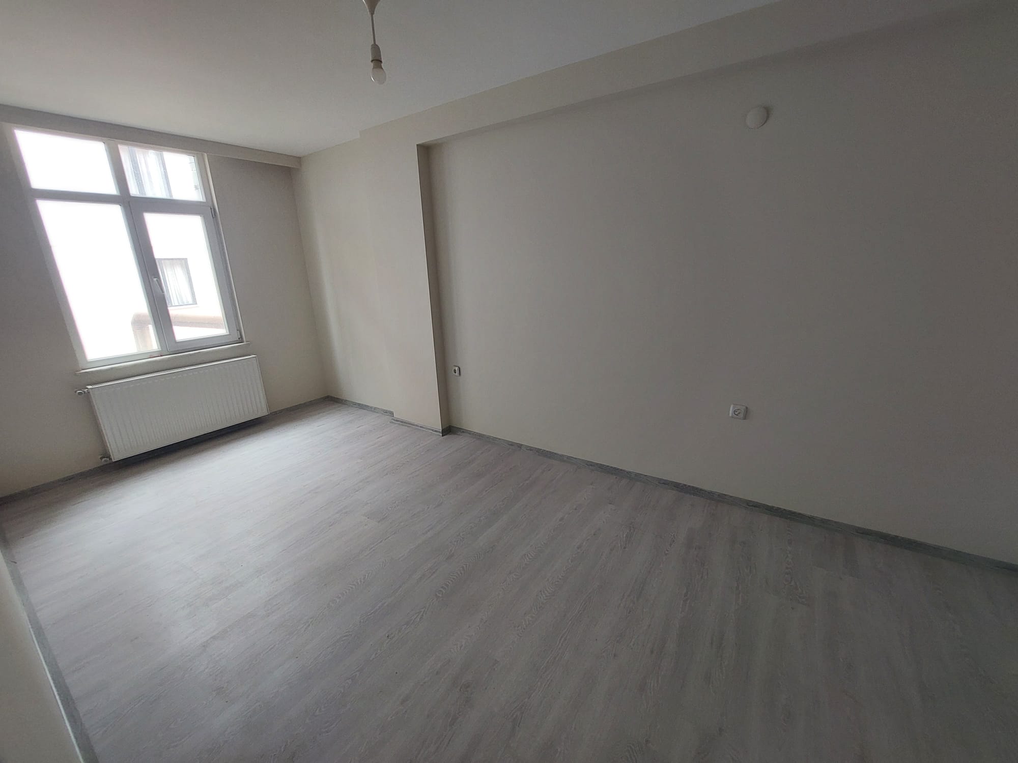 CUMHURİYET MAHALLESİNDE DENİZE ÇOK YAKIN 3+1 KİRALIK DAİRE